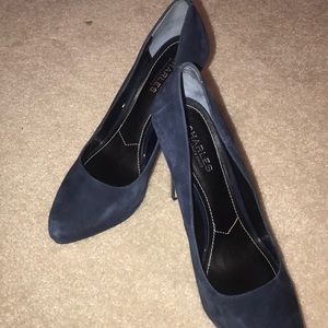 4 in navy blue heels